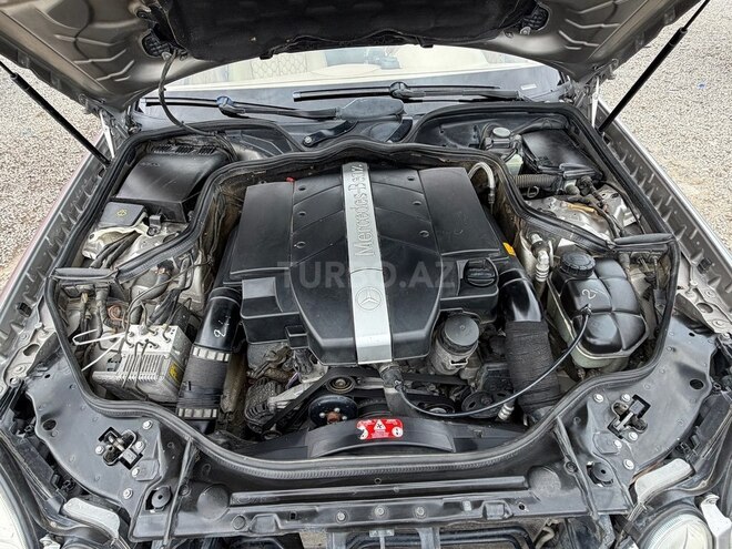 Mercedes E 320-13