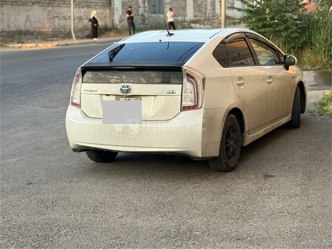 Toyota Prius-3