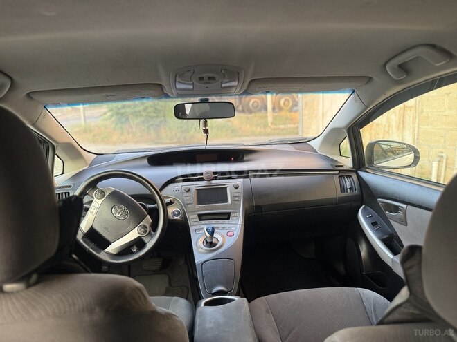 Toyota Prius-7