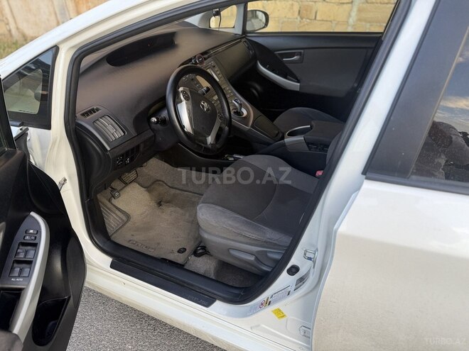 Toyota Prius-10