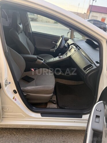 Toyota Prius-4