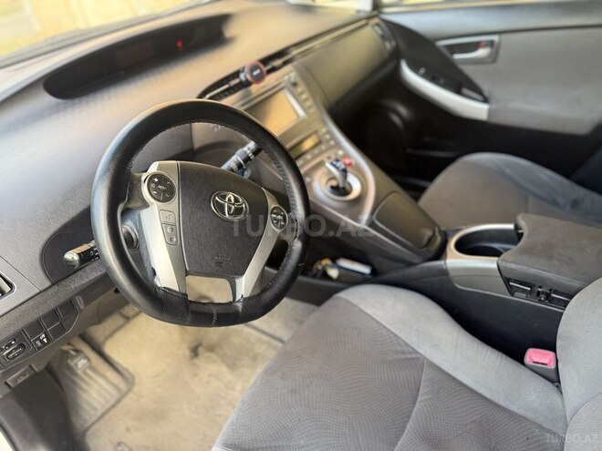 Toyota Prius-9