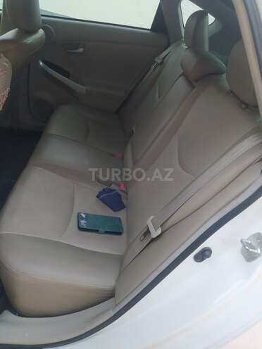 Toyota Prius-4