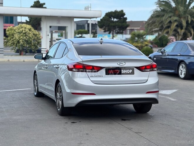 Hyundai Elantra-7