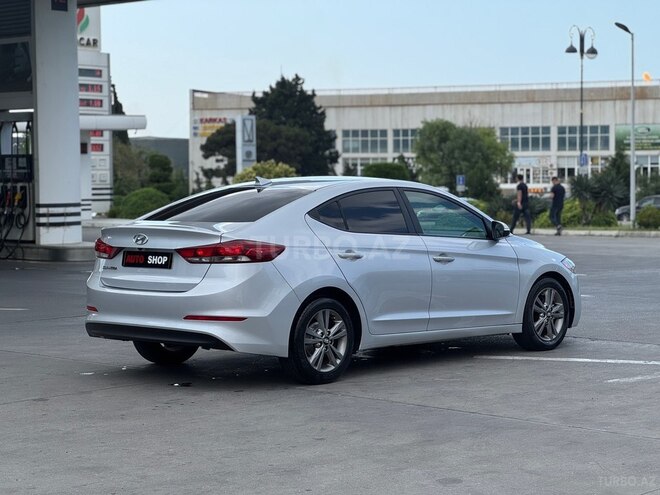 Hyundai Elantra-2