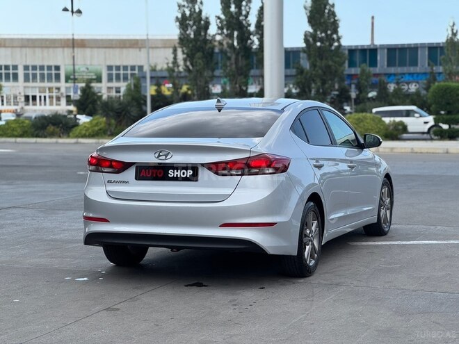 Hyundai Elantra-4