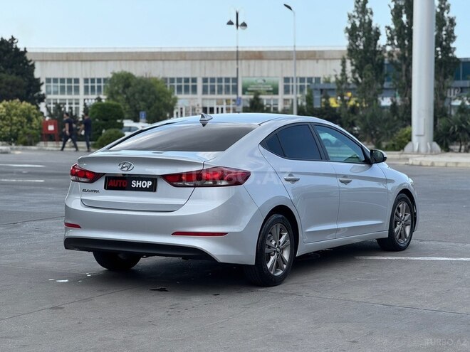 Hyundai Elantra-3