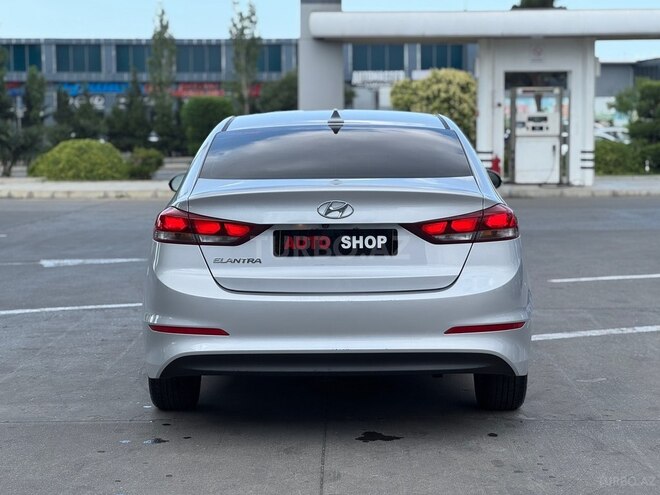 Hyundai Elantra-6