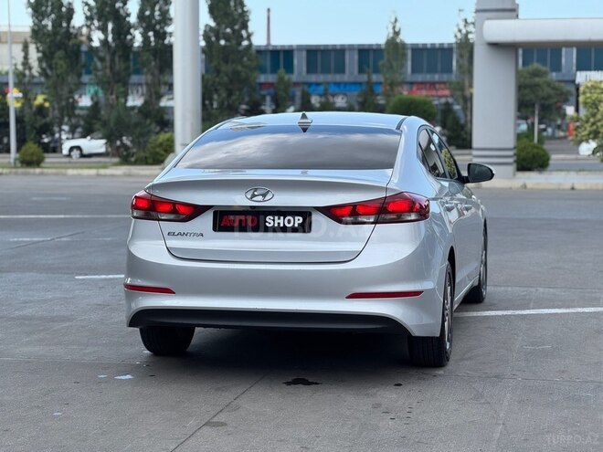 Hyundai Elantra-5