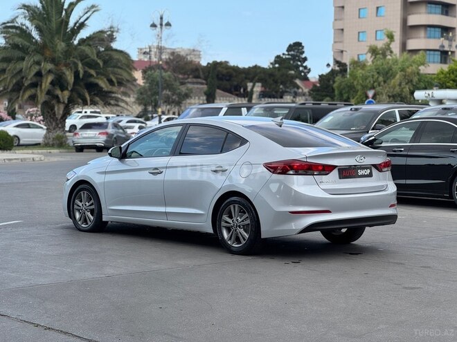 Hyundai Elantra-9