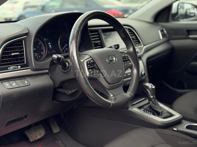 Hyundai Elantra-24