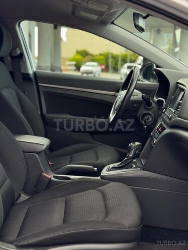 Hyundai Elantra-22