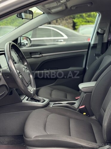 Hyundai Elantra-25