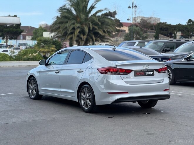 Hyundai Elantra-8