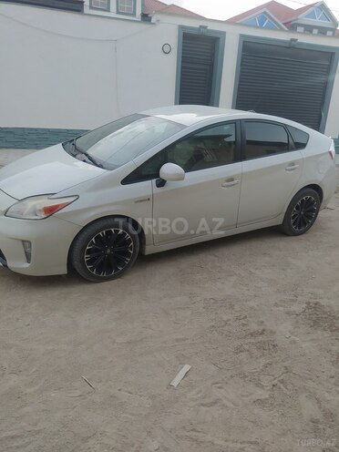 Toyota Prius-5