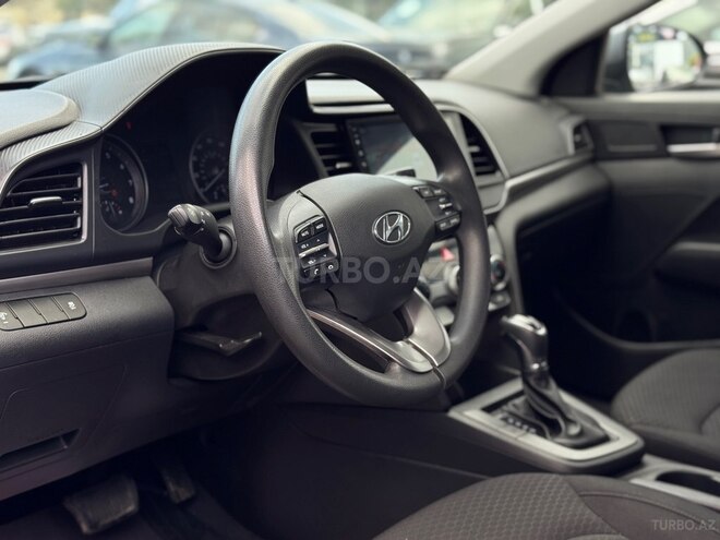 Hyundai Elantra-23
