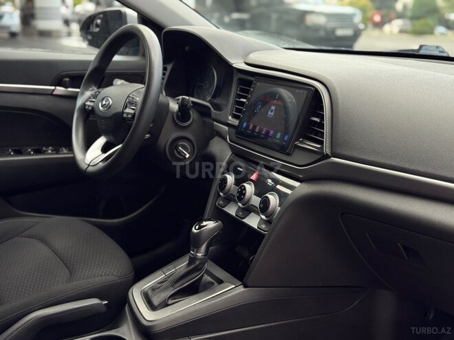 Hyundai Elantra-22
