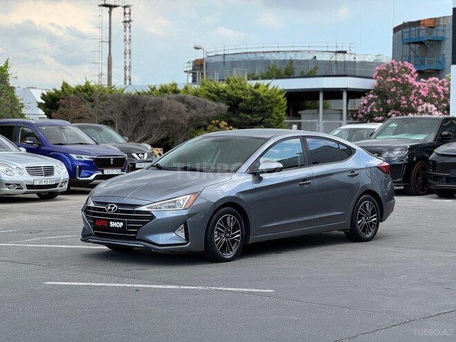 Hyundai Elantra-13