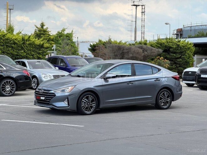 Hyundai Elantra-12