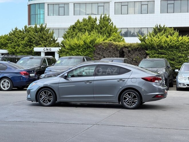 Hyundai Elantra-10