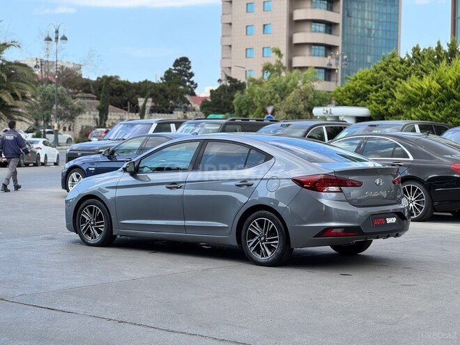 Hyundai Elantra-9