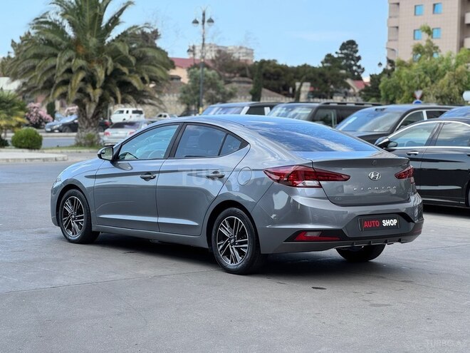 Hyundai Elantra-8