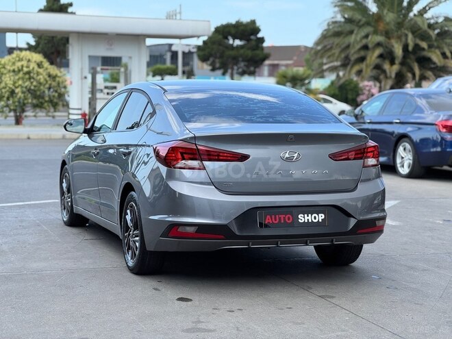 Hyundai Elantra-6