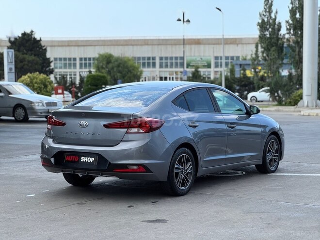Hyundai Elantra-3