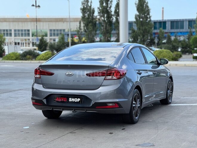 Hyundai Elantra-4