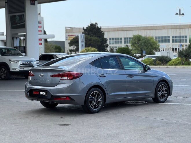 Hyundai Elantra-2