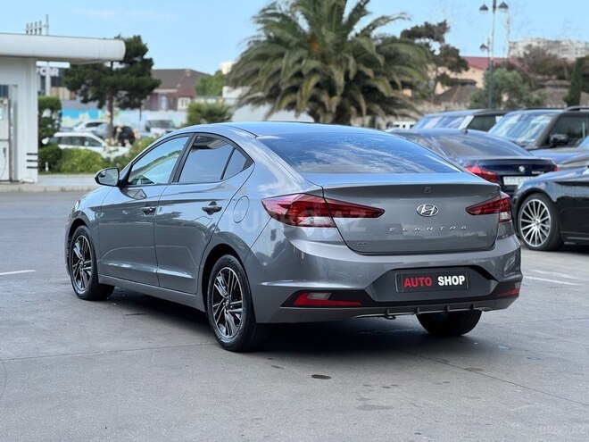 Hyundai Elantra-7