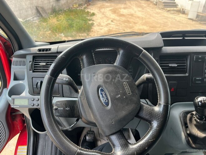 Ford Transit-8