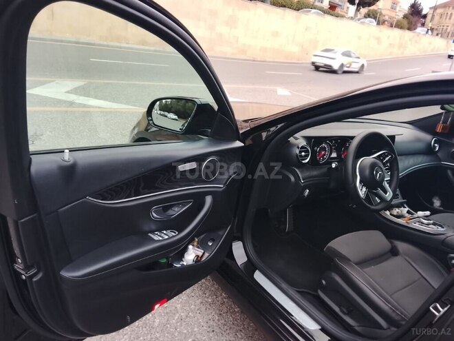 Mercedes E 200-11