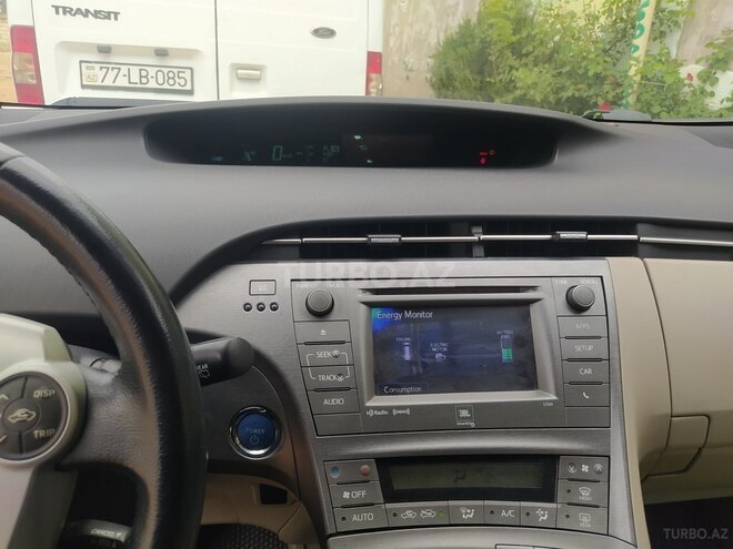 Toyota Prius-10