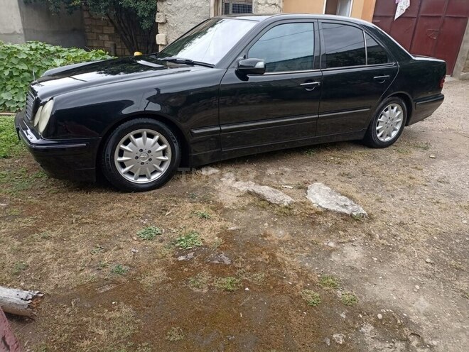 Mercedes E 270-15