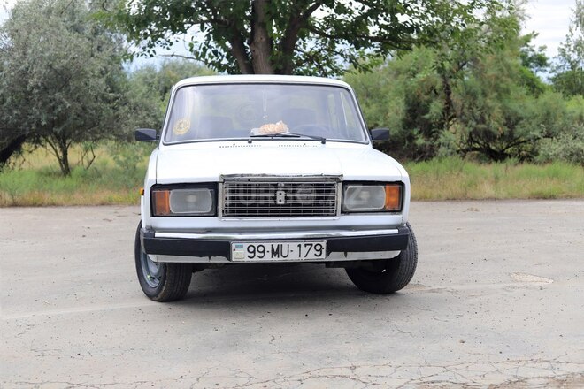 LADA (VAZ) 2107-1