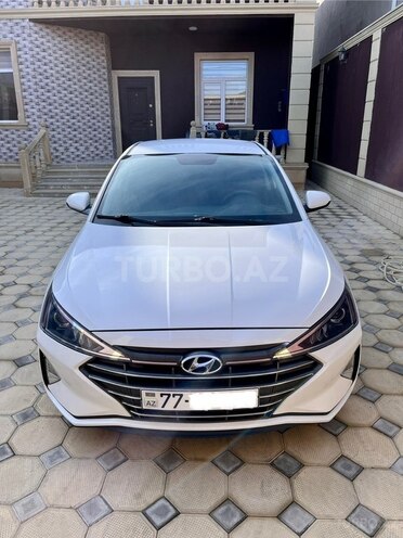 Hyundai Elantra-1