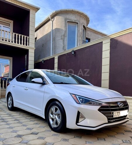 Hyundai Elantra-4