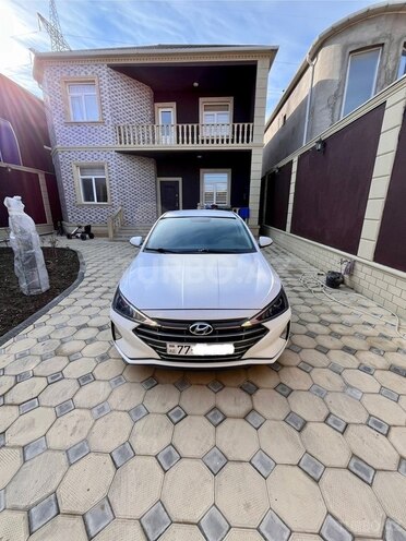 Hyundai Elantra-11