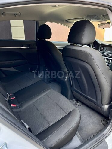 Hyundai Elantra-14