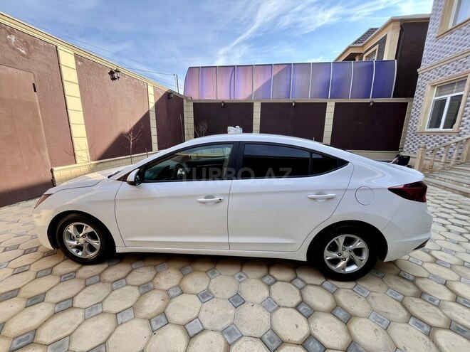 Hyundai Elantra-9