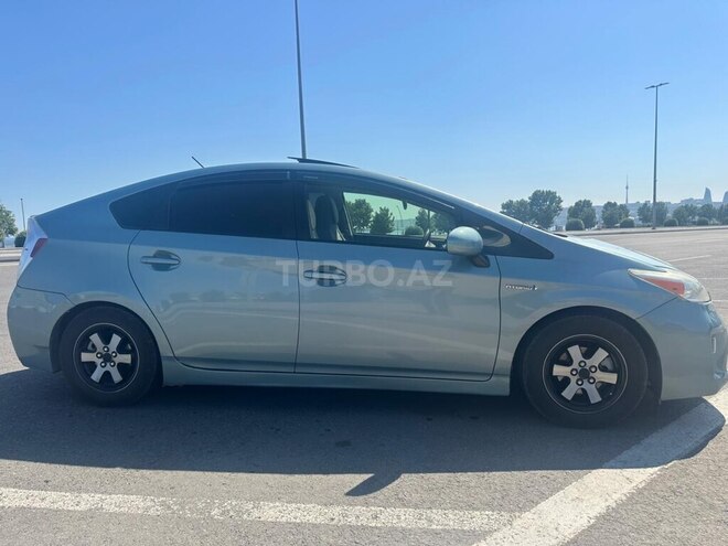 Toyota Prius-2