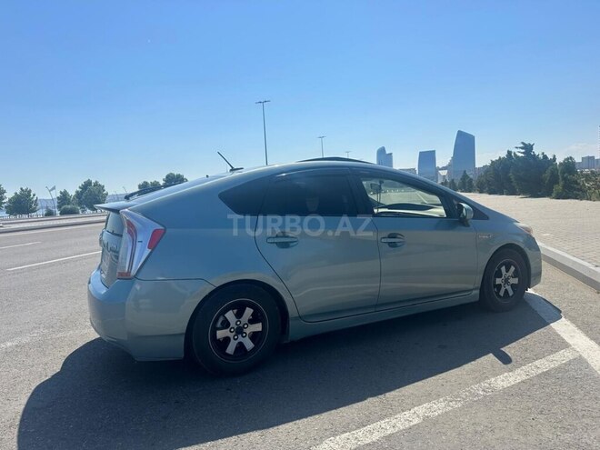 Toyota Prius-5