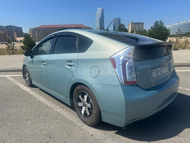 Toyota Prius-4