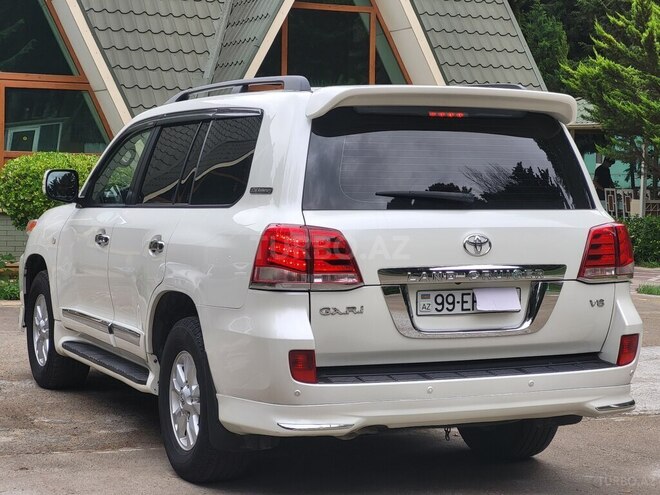 Toyota Land Cruiser-7