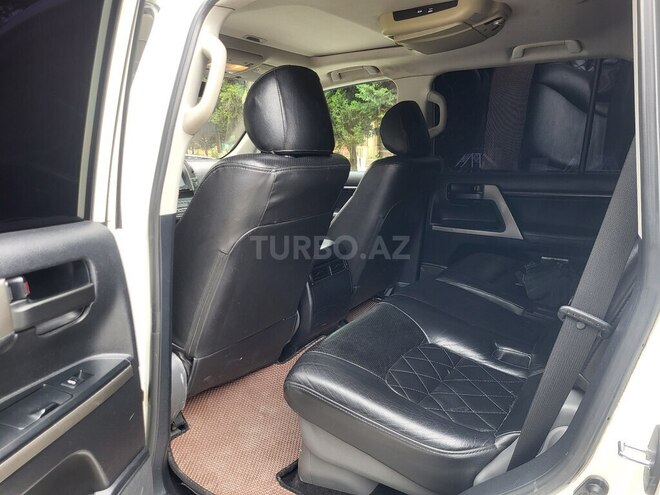 Toyota Land Cruiser-11