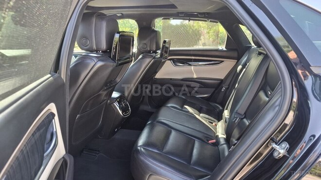 Cadillac XTS-13