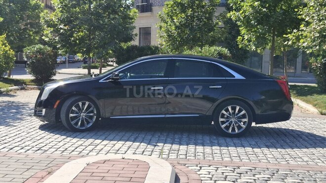 Cadillac XTS-8