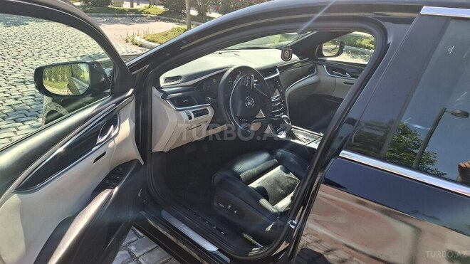 Cadillac XTS-12
