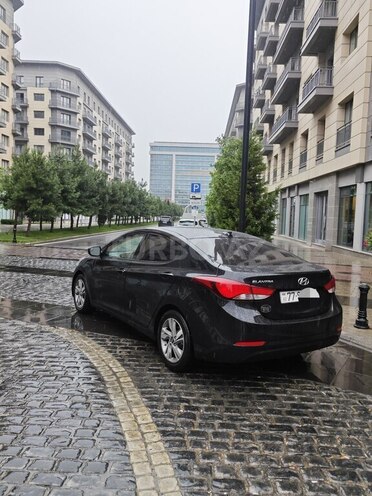 Hyundai Elantra-4